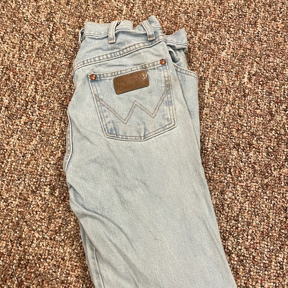 Cowboy cut womens wranglers - Picture 1 of 2